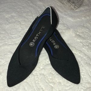 ❤️Rothys Pointed Black Flat❤️